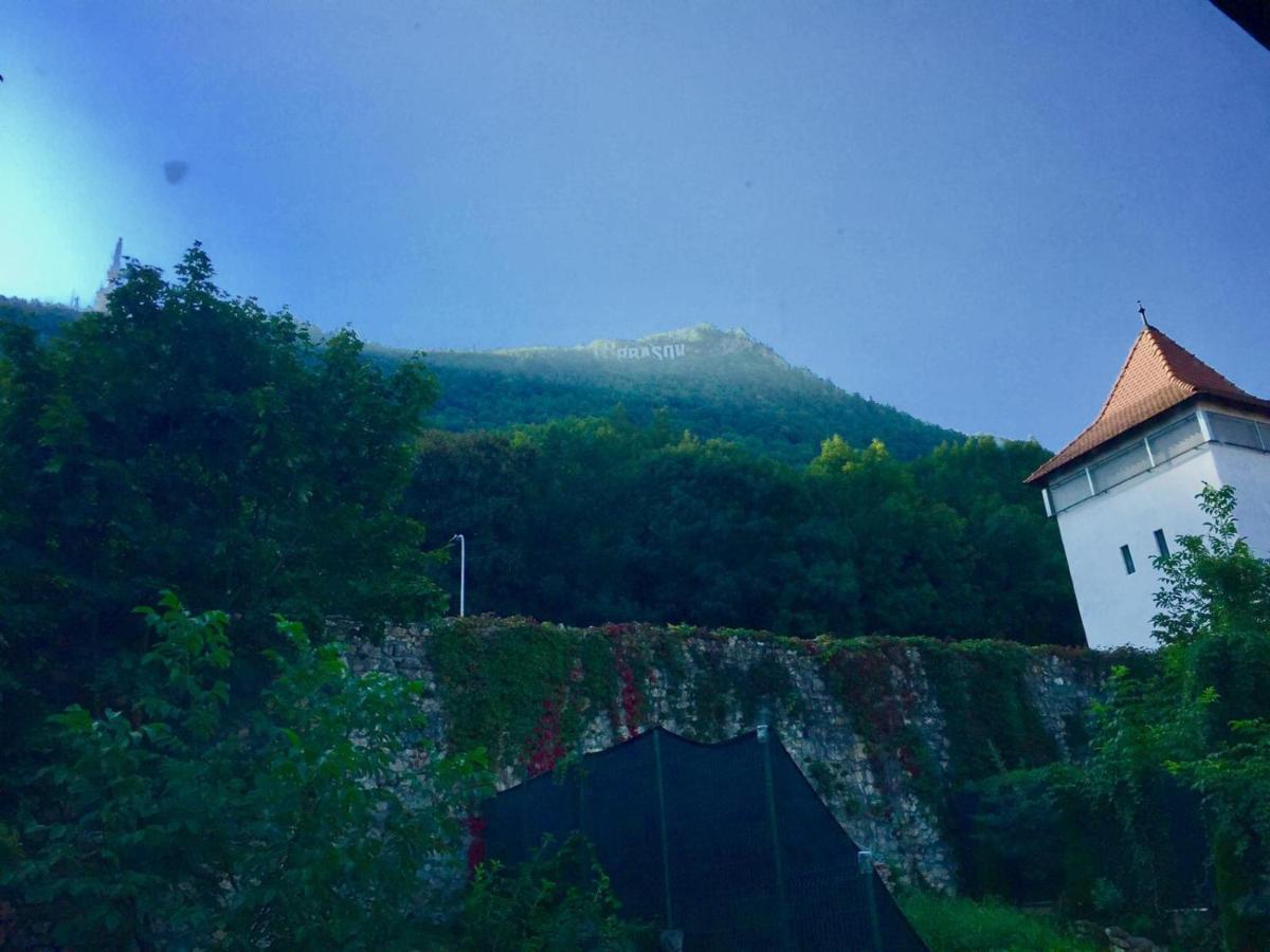Downtown Hostel Braşov Dış mekan fotoğraf